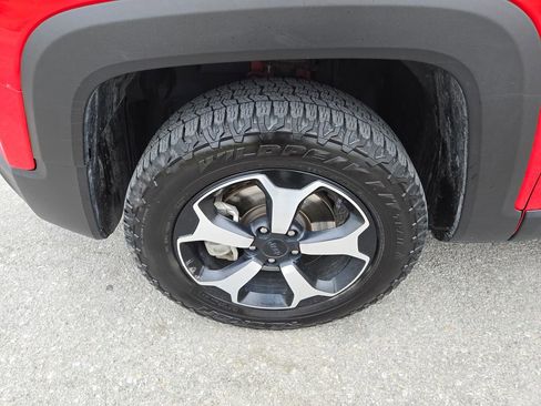 Used 2020 Jeep Renegade Trailhawk w/ Cold Weather Group AWD/4WD image 11