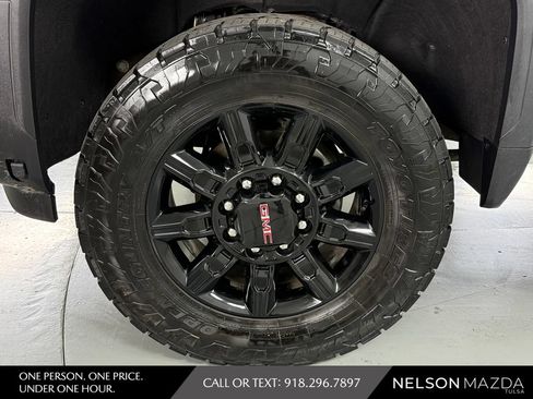 Used 2024 GMC Sierra 2500 AT4 w/ AT4 Premium Plus Package AWD/4WD image 11