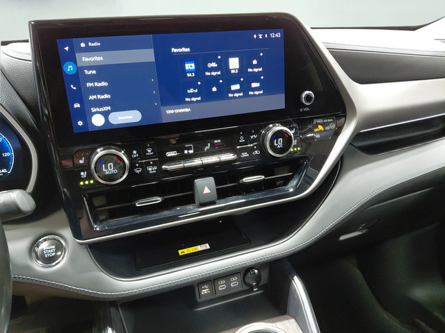 Used 2023 Toyota Highlander Limited AWD/4WD image 30