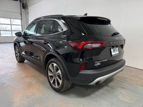 Used 2025 Ford Escape Platinum image 3