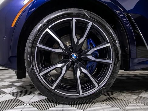 Used 2022 BMW X7 xDrive40i w/ M Sport Package AWD/4WD image 43