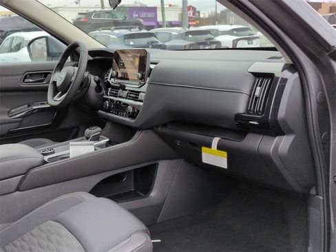 New 2025 Nissan Pathfinder SV image 20