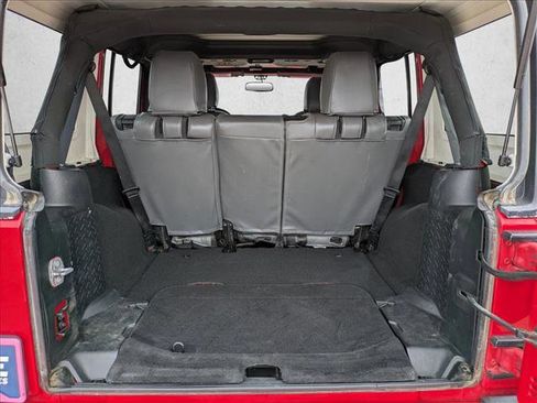 Used 2018 Jeep Wrangler Unlimited Sahara w/ Connectivity Group AWD/4WD image 6