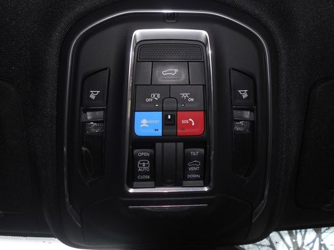 Certified 2022 Jeep Grand Cherokee Altitude AWD/4WD image 8