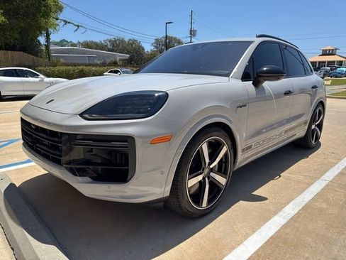 Used 2024 Porsche Cayenne Turbo image 1