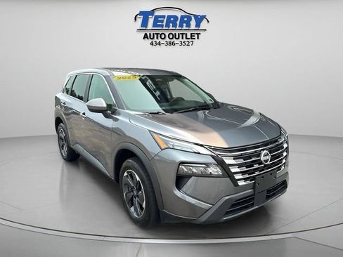 Used 2025 Nissan Rogue SV FWD image 2