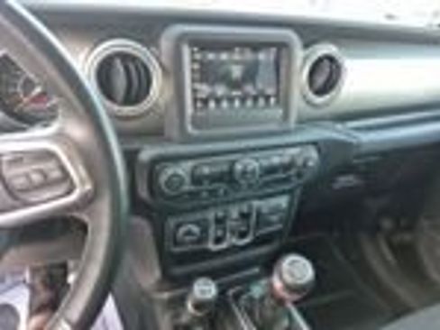 Used 2019 Jeep Wrangler Unlimited Sahara AWD/4WD image 13