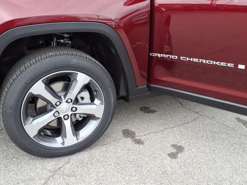 New 2025 Jeep Grand Cherokee Limited image 36