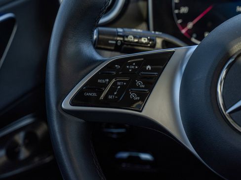 Used 2023 Mercedes-Benz GLC 300 4MATIC image 30