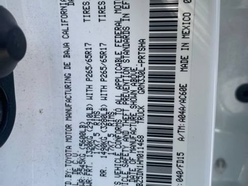 Used 2017 Toyota Tacoma TRD Sport w/ Tow Package RWD image 12