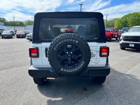 Used 2022 Jeep Wrangler Sport AWD/4WD image 7