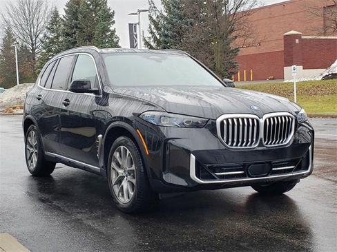 New 2026 BMW X5 xDrive50e w/ Premium Package image 3