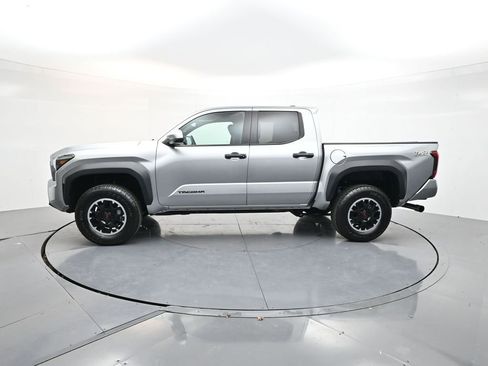 Used 2024 Toyota Tacoma TRD Off-Road AWD/4WD image 4