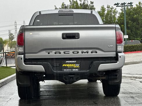 Used 2021 Toyota Tacoma TRD Sport w/ Technology Package image 5