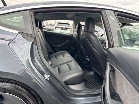 Used 2019 Tesla Model 3 Standard Range image 13