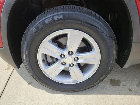 Used 2020 Chevrolet Trax LT AWD/4WD image 9