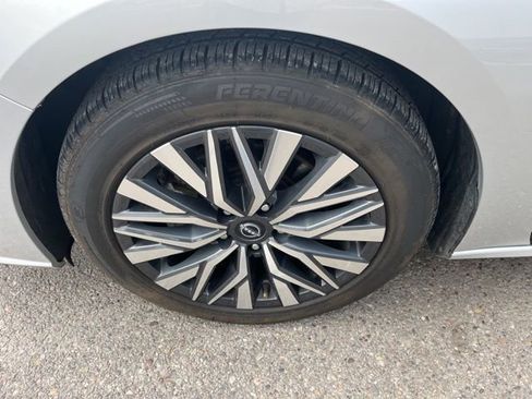 Used 2024 Nissan Altima 2.5 SV FWD image 22