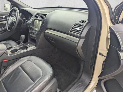 Used 2018 Ford Explorer XLT w/ Equipment Group 202A FWD image 16