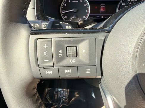 Used 2025 Nissan Pathfinder SL AWD/4WD image 27