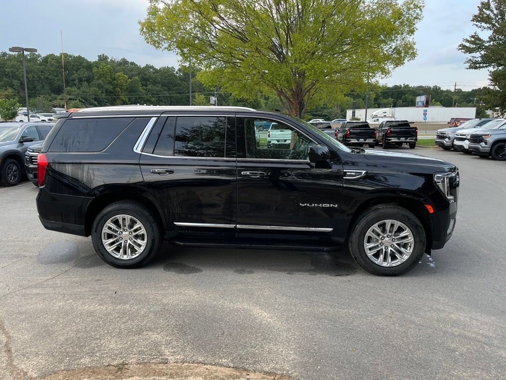 Used 2024 GMC Yukon SLT AWD/4WD image 9