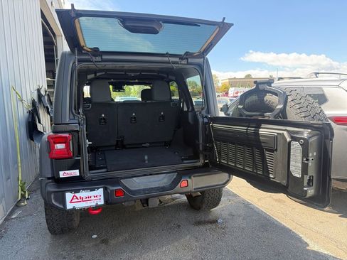 Used 2025 Jeep Wrangler Unlimited Rubicon AWD/4WD image 19