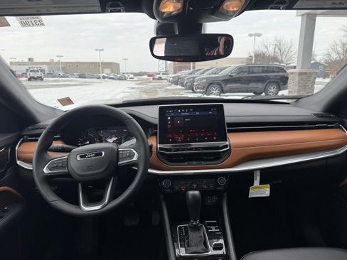 Used 2024 Jeep Compass Limited image 12