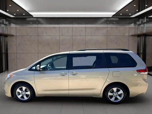 Used 2014 Toyota Sienna LE FWD image 6