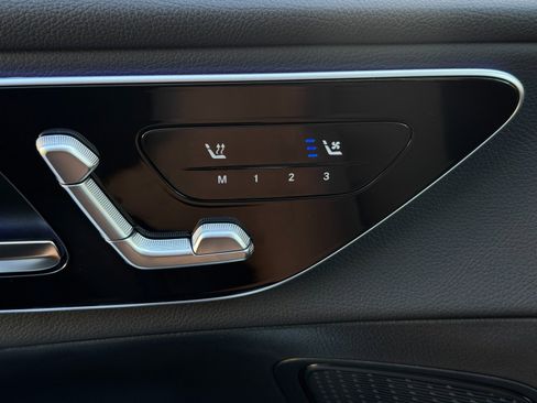 Used 2025 Mercedes-Benz GLC 350e 4MATIC image 18