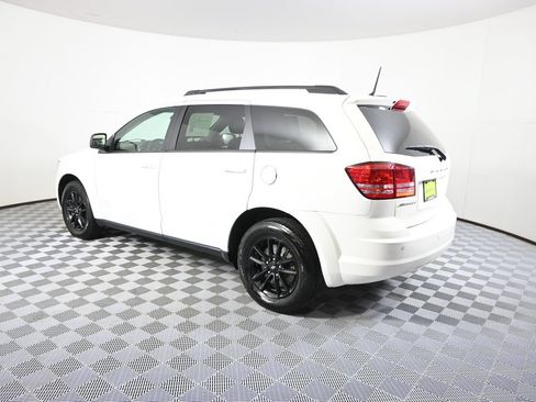 Used 2020 Dodge Journey SE w/ Blacktop Package FWD image 4