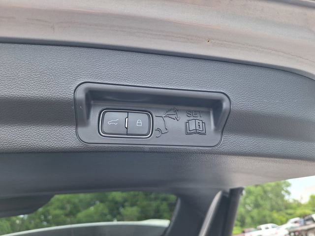 Used 2024 Ford Explorer XLT w/ Equipment Group 202A AWD/4WD image 17