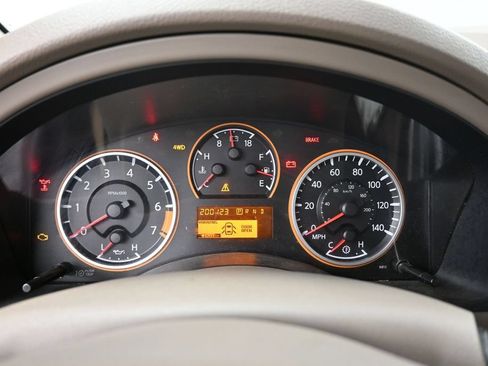 Used 2014 Nissan Armada SV AWD/4WD image 36