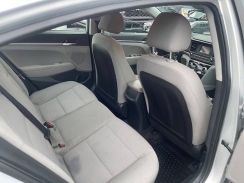 Used 2019 Hyundai Elantra SE FWD image 24