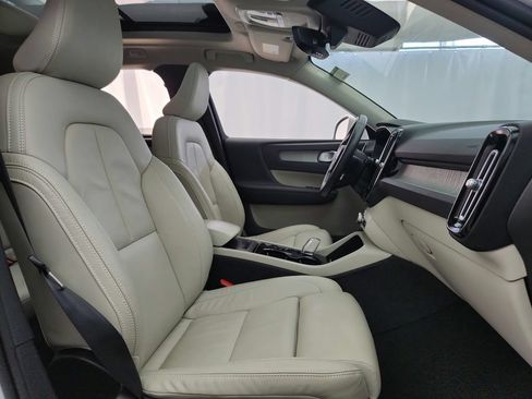 Used 2023 Volvo XC40 B5 Plus AWD/4WD image 29