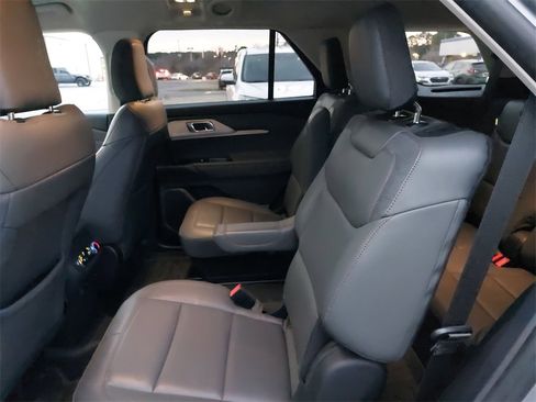 Used 2025 Ford Explorer Active w/ Active Comfort Package image 34