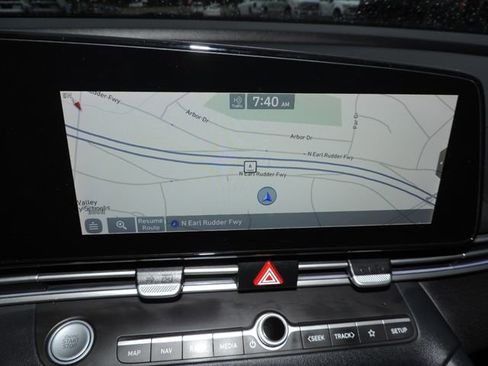 Used 2021 Hyundai Elantra Limited image 19