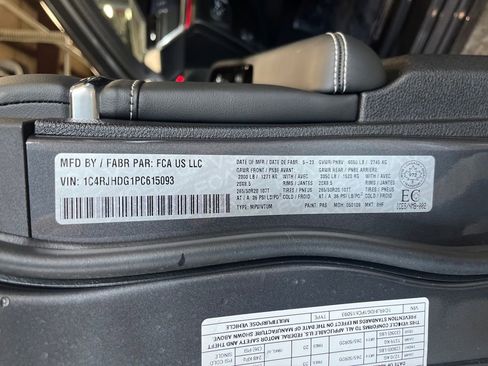 Used 2023 Jeep Grand Cherokee Overland image 30