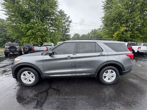 Certified 2024 Ford Explorer XLT AWD/4WD image 2