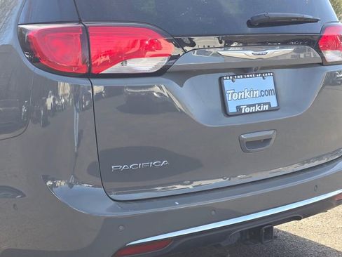 Used 2020 Chrysler Pacifica Touring-L image 14