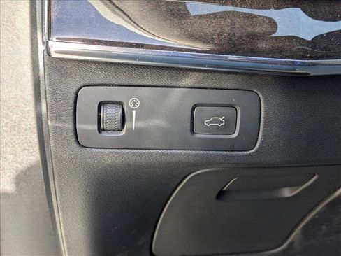 Used 2018 Volvo XC90 T6 Momentum w/ Convenience Package image 13