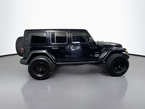 Used 2019 Jeep Wrangler Unlimited Sahara w/ Uconnect 4C Nav & Sound Group AWD/4WD image 3
