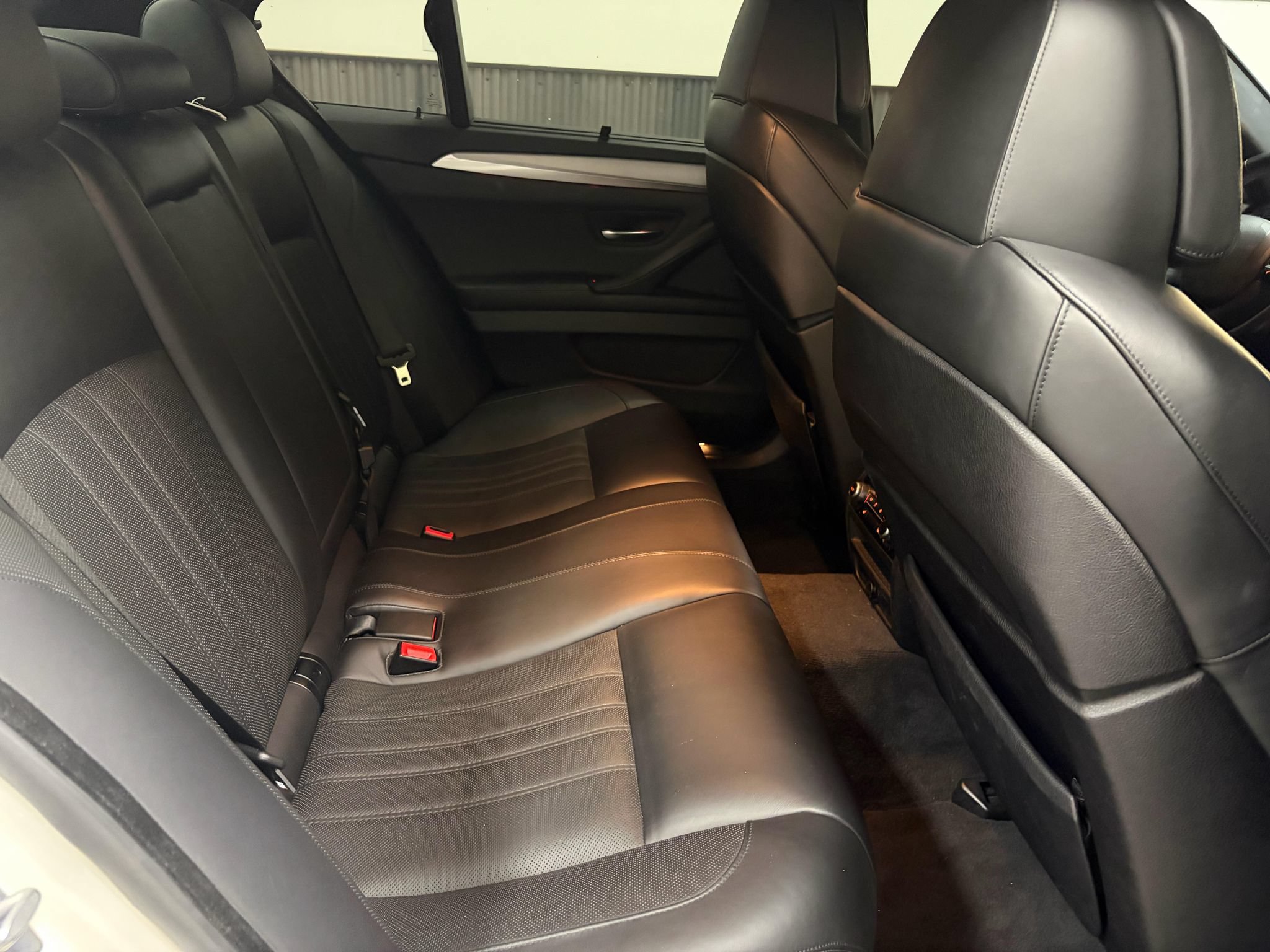 Used 2013 BMW M5 w/ Executive Pkg RWD image 23