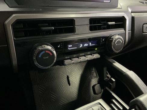 Used 2025 Toyota Tacoma SR5 AWD/4WD image 22