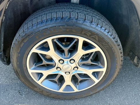 Used 2020 Jeep Grand Cherokee Overland image 10