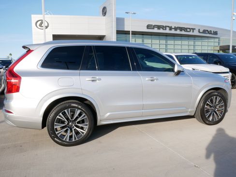 Used 2022 Volvo XC90 T6 Momentum w/ Protection Package image 9