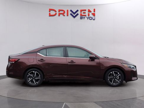 Used 2024 Nissan Sentra SV FWD image 6