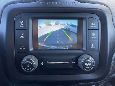 Used 2016 Jeep Renegade Trailhawk w/ Premium Trailhawk Package image 8