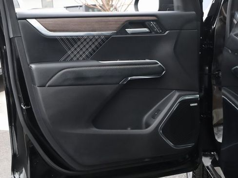 Used 2026 GMC Acadia Denali image 18