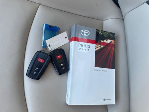 Used 2017 Toyota Prius Four w/ Protection Package image 5