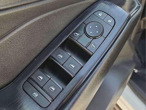 Used 2024 Nissan Rogue S FWD image 16