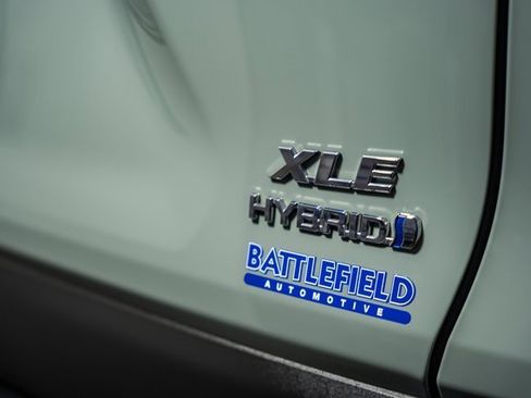 Certified 2022 Toyota RAV4 XLE Premium image 7